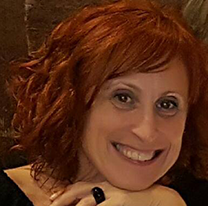 Nuria, persona que realiza las manualidades en Llibreria Yoli